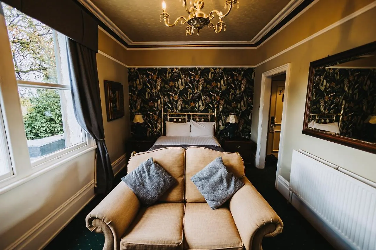 Brook Hall Hotel Childer Thornton 3*,